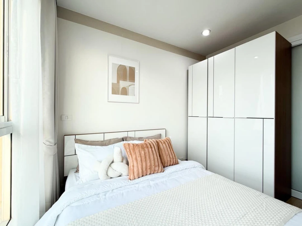 For sale: Happy Condo Lat Phrao 101, brightly decorated room, comfortable to look at, fully furnished, very livable, hurry up and grab it.