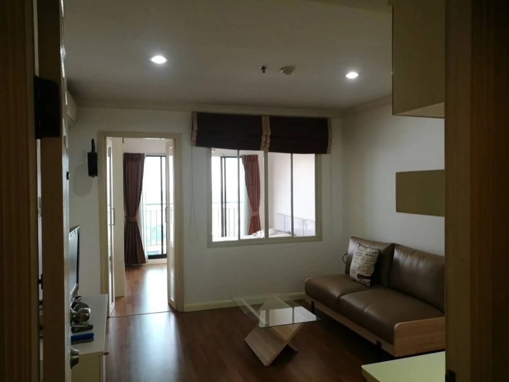For sale Lumpini Place Narathiwat - Chao Phraya Project, 18th floor, city view and Chao Phraya River bend, fully furnished, ready to move in.