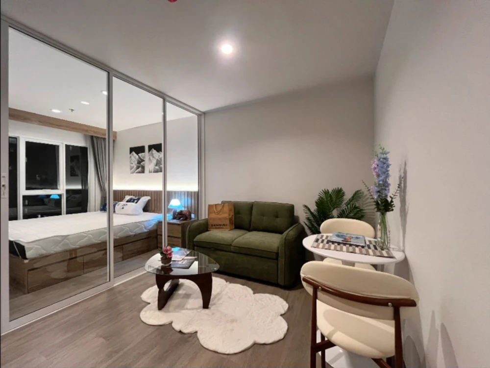 Condo for sale or rent at Regent Home Bangna. Features a clearly partitioned room and comes with full amenities—book yours now!