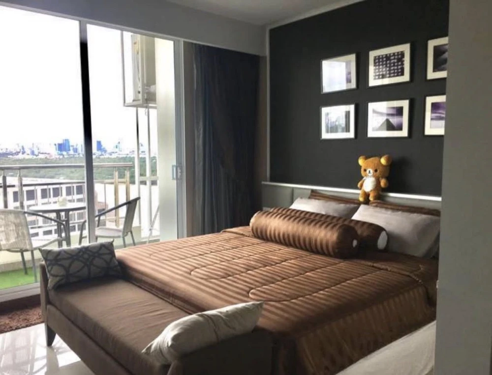 For sale or rent: Supalai Prima Riva condo. Beautiful unit, amazing view, great atmosphere. Book today! You won't want to miss out.