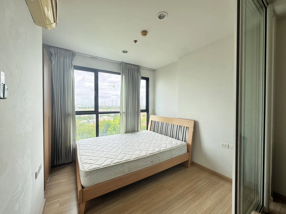 Condo for sale/rent at The Base Chaengwattana. Separate rooms, perfectly divided into zones. Great value. Come reserve now. Don't miss out!