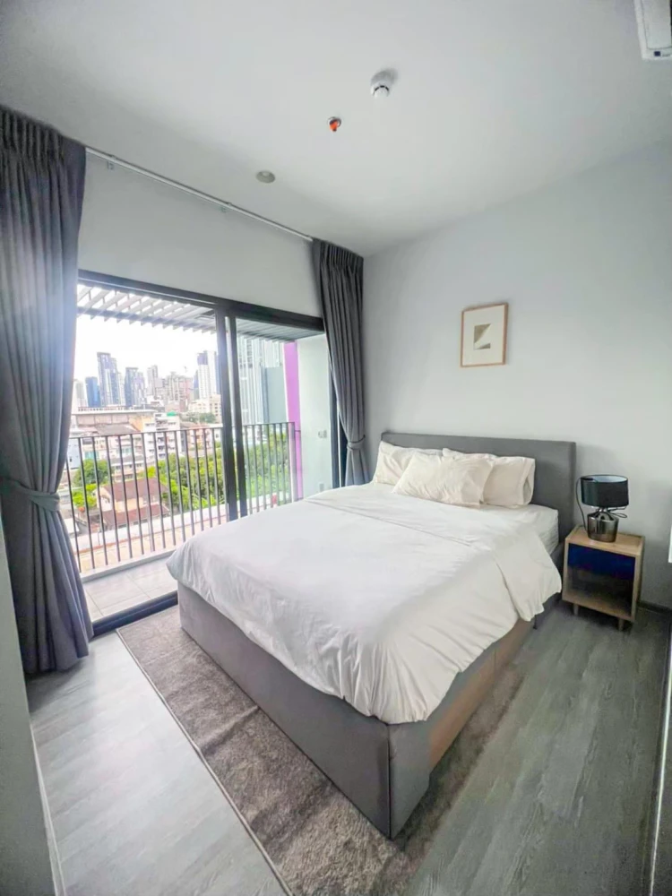 For sale or rent: XT Ekkamai condo, fully furnished with built-in furniture, ready to move in. Comfortable and well-proportioned. Book now!