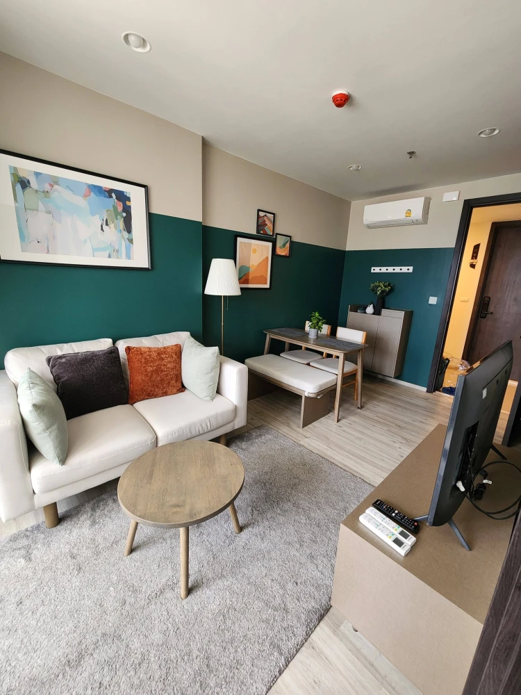 For sale or rent: XT Huaikhwang condo, fully furnished and ready to move in. Complete amenities. Book now, don't miss out!