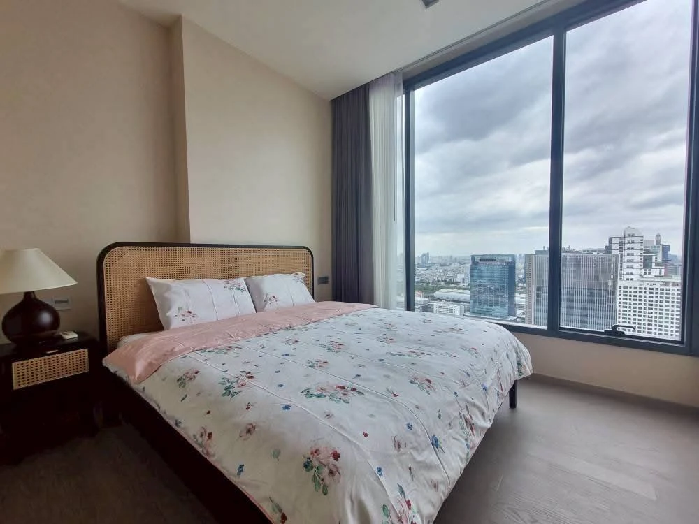 Condo for sale or rent: The Esse Asoke, 37th floor, high view, fully furnished. Don't miss out, you'll regret it later.