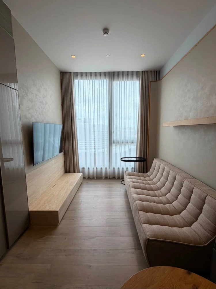 Condo for rent or sale, The Crest Park Residence, decorated with luxurious built-ins, minimalist style, high floor, reserve now.
