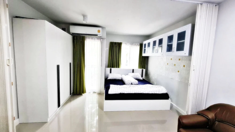 For sale or rent!! Iris Avenue On Nut - Wongwaen Condo, 5th floor, garden view, beautiful room, fully furnished, ready to move in. Reserve now!!