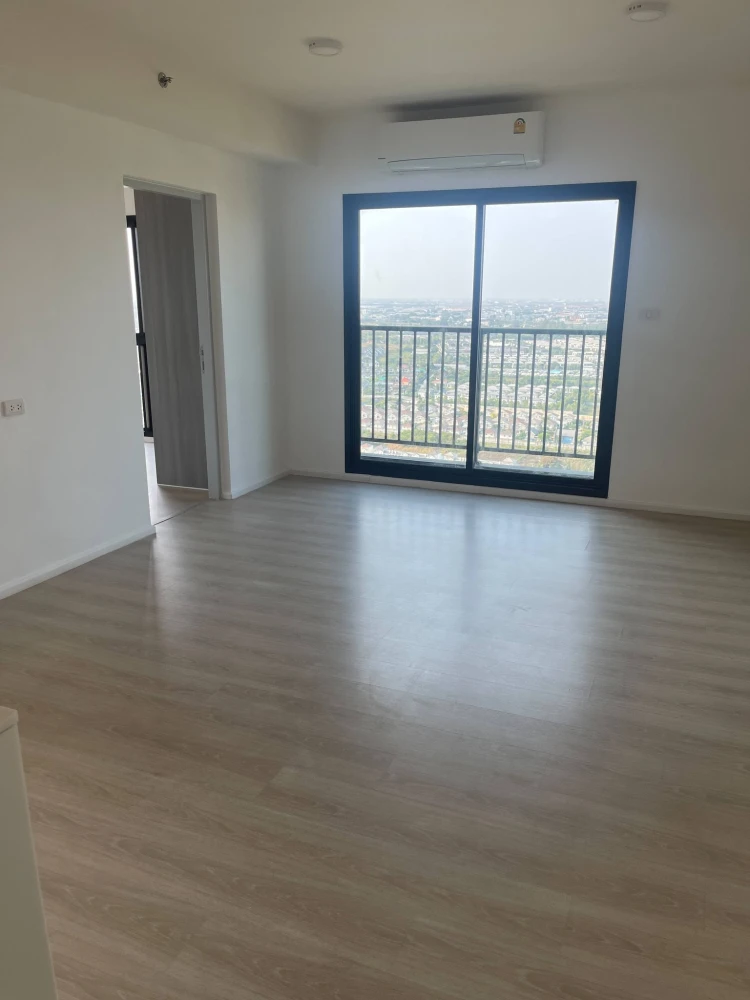 For sale or rent: Aspace Mega 1 condo, unfurnished unit, 32nd floor, expressway view. Perfect for interior design enthusiasts!