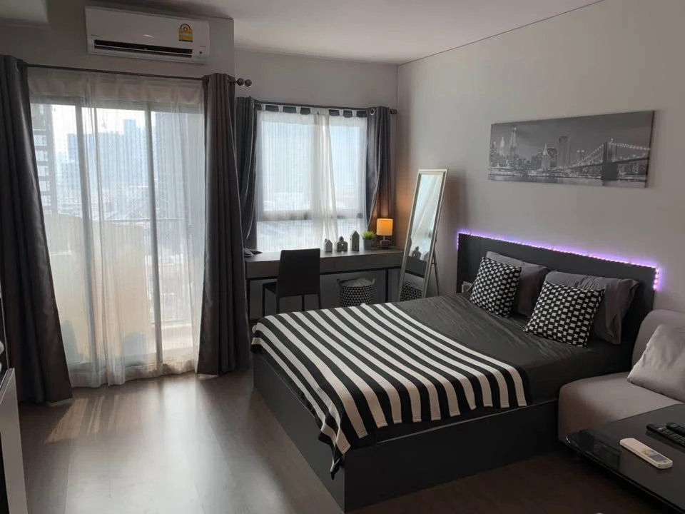 For sale or rent: Ideo Phahol Chatuchak condo, 16th floor, city view, fully furnished with all appliances. Book now!