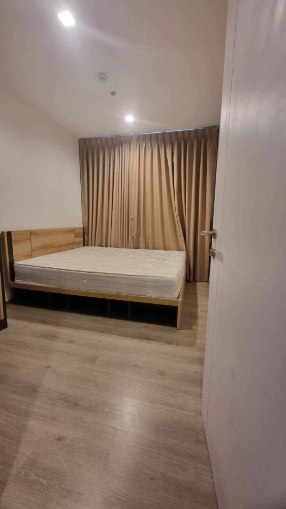 For sale or rent: The Base Phetkasem condo, ready to move in, fully furnished, great price. Book now, don't miss out!