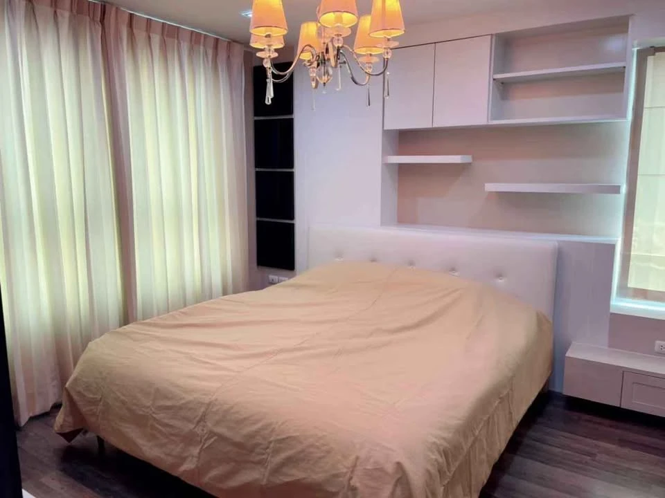 For sale, for rent, Debura Phran Nok, large room, near the elevator, swimming pool view, fully furnished, built-in, ready to move in