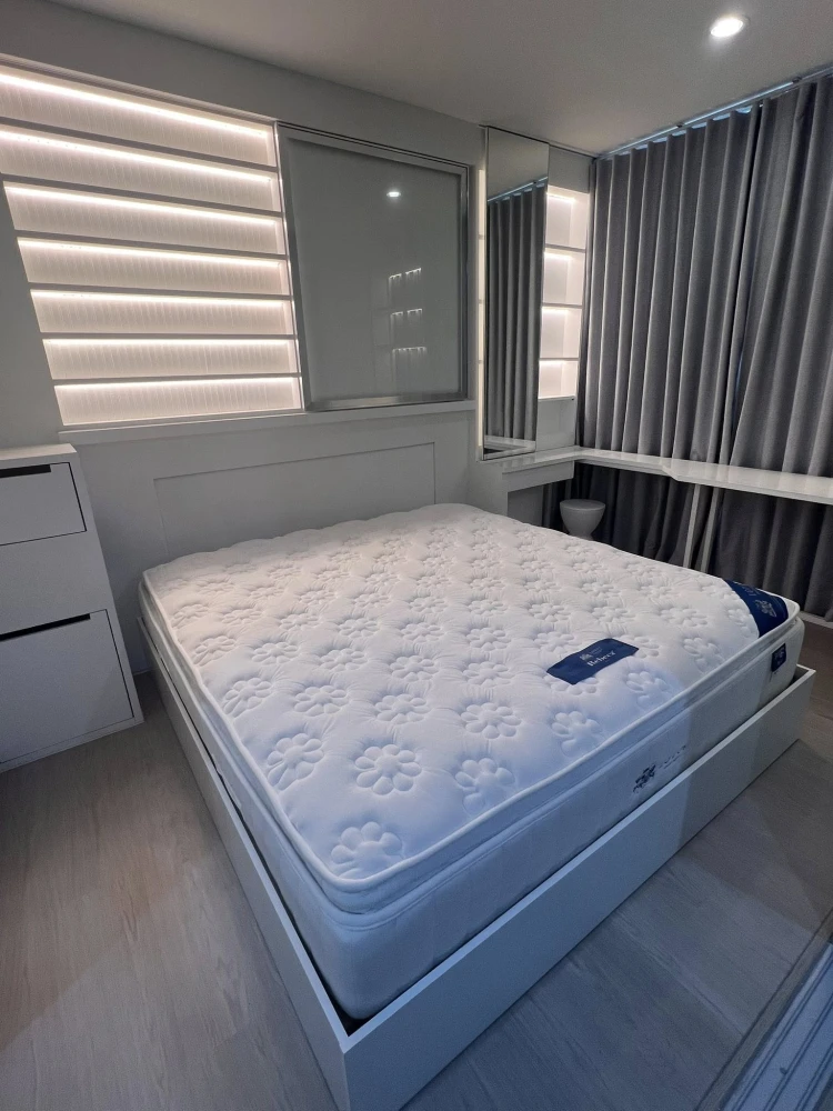 For sale or rent: Nich Mono Chaengwattana. Nicely decorated unit, convenient and fully furnished. Just bring your suitcase and move in! You won't want