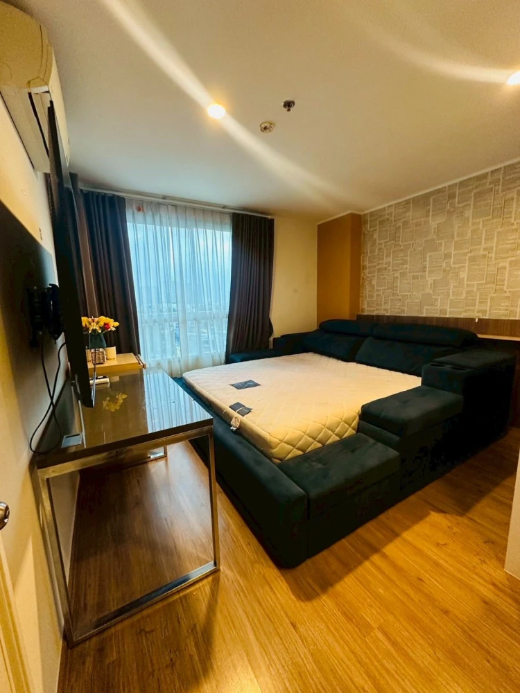 For sale or rent: U Delight @ Hua Mak Station. Very spacious room with high-quality furniture. Hurry and reserve now!