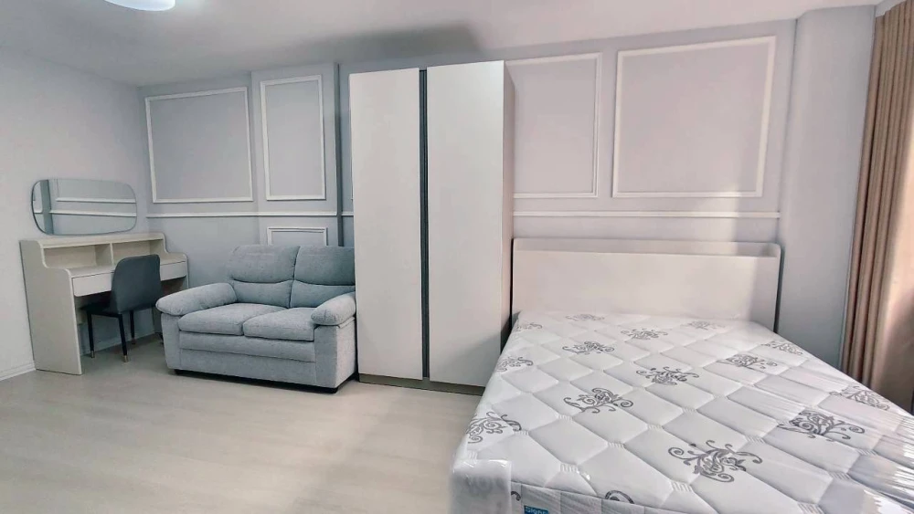 For sale or rent: Lumpini Condo Town Ramintra - Laksi. Units are furnished with SB Furniture and include electrical appliances. Book now!
