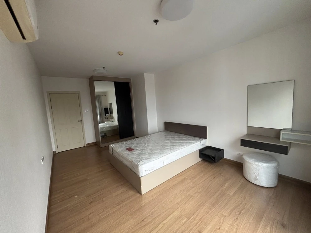 For sale or rent: Supalai City Resort Chaengwattana, size 49 sq m, 19th floor, swimming pool view, fully furnished, interested, reserve now.