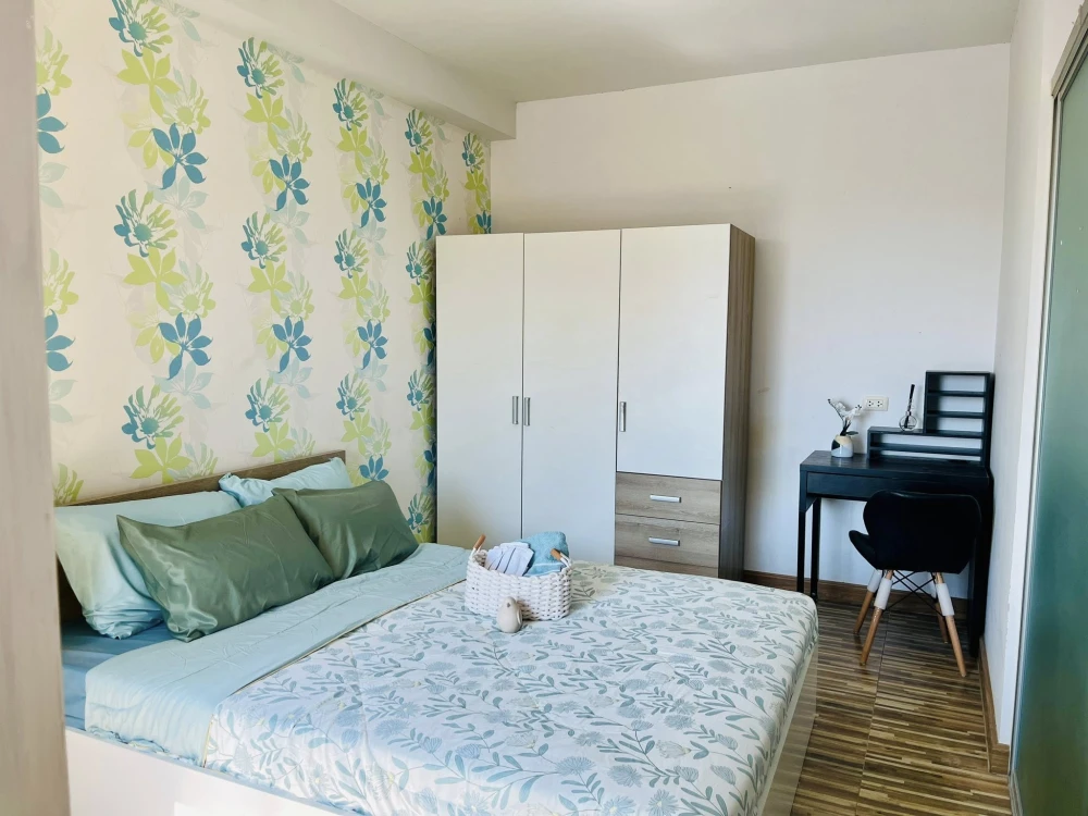 For sale, for rent, Supalai City Home Srinakarin, complete with furniture and electrical appliances, beautiful wallpaper throughout the room, hurry an