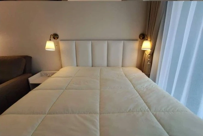 For sale or rent: Assakarn Place Srinakarin, 35th floor, city view towards Phatthanakan Road, fully furnished. Don't miss out!