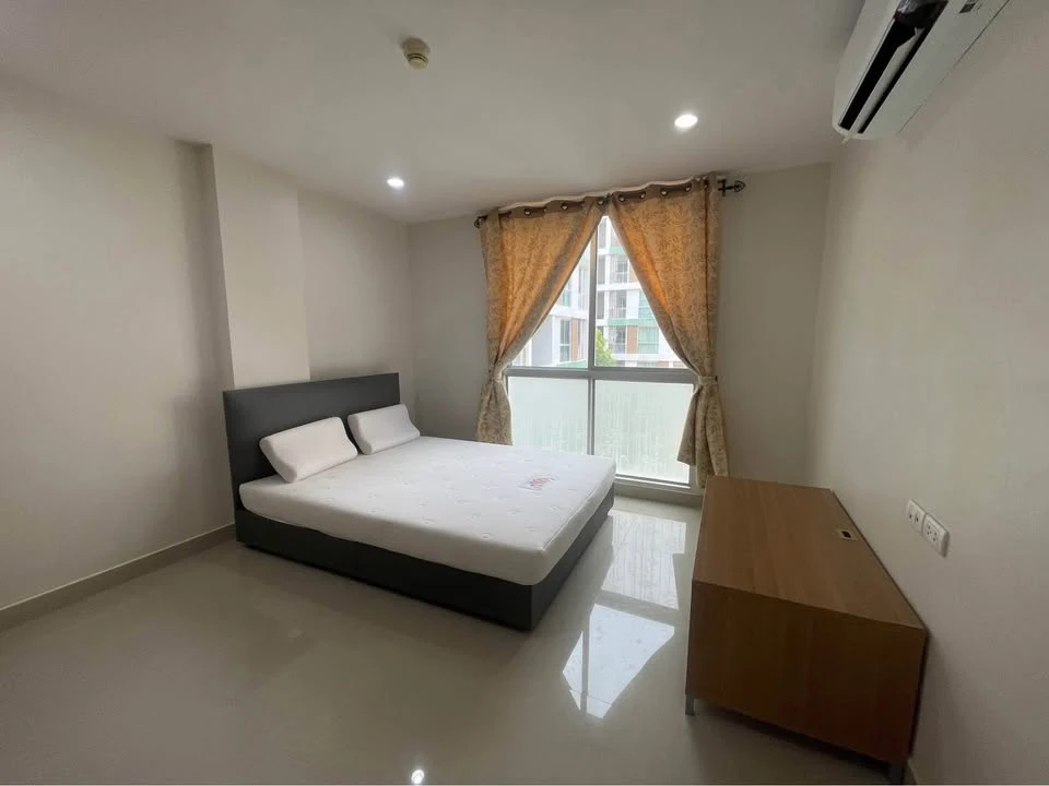 For sale, for rent, The Niche City Lat Phrao 130, 4th floor, swimming pool view, very chill, lots of space in the room, definitely not cramped, urgent