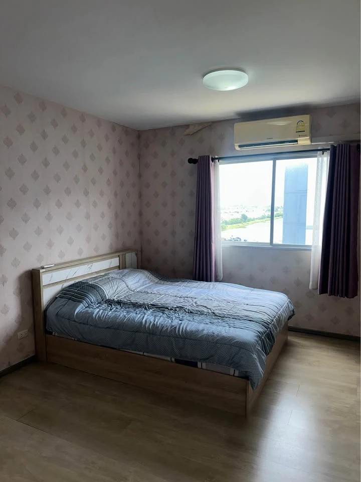 For sale or rent: The Point Condo Rangsit Khlong 6, studio room, 2nd floor, water view, wallpapered throughout the room. Reserve now!