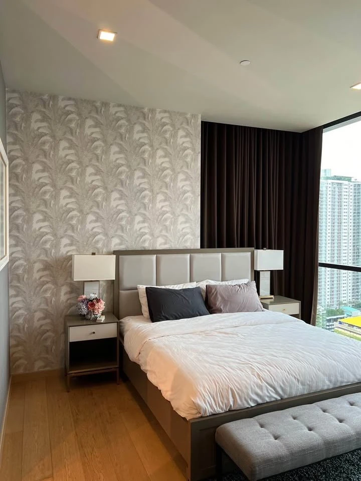 For sale or rent: The Monument Thonglor, 24th floor (highest zone for 2 bedrooms), north facing, open view, shady all day, don't miss it.