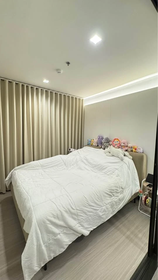 For sale, for rent, Life Sathorn - Sierra, room 32.25 sq m., 11th floor, bright and comfortable room, fully furnished, with built-in wardrobe.