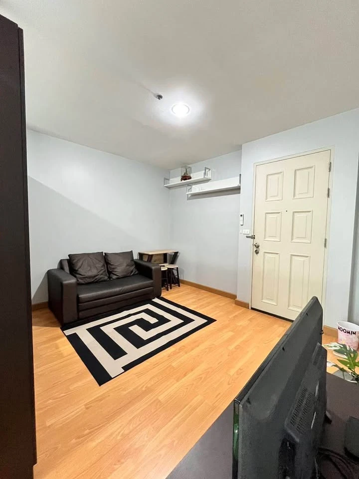 For sale or rent: Life @ Ratchada (Ladprao 36), front building, clear view, corner room, location next to ventilation hall, not next to elevator or ga