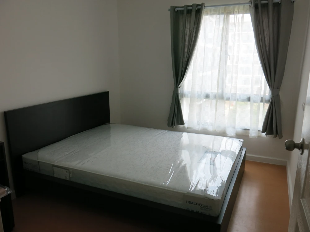 For sale or rent: I Condo Ngamwongwan. The room is on the 5th floor, not exposed to sunlight. The view is very beautiful. The room is not directly opp