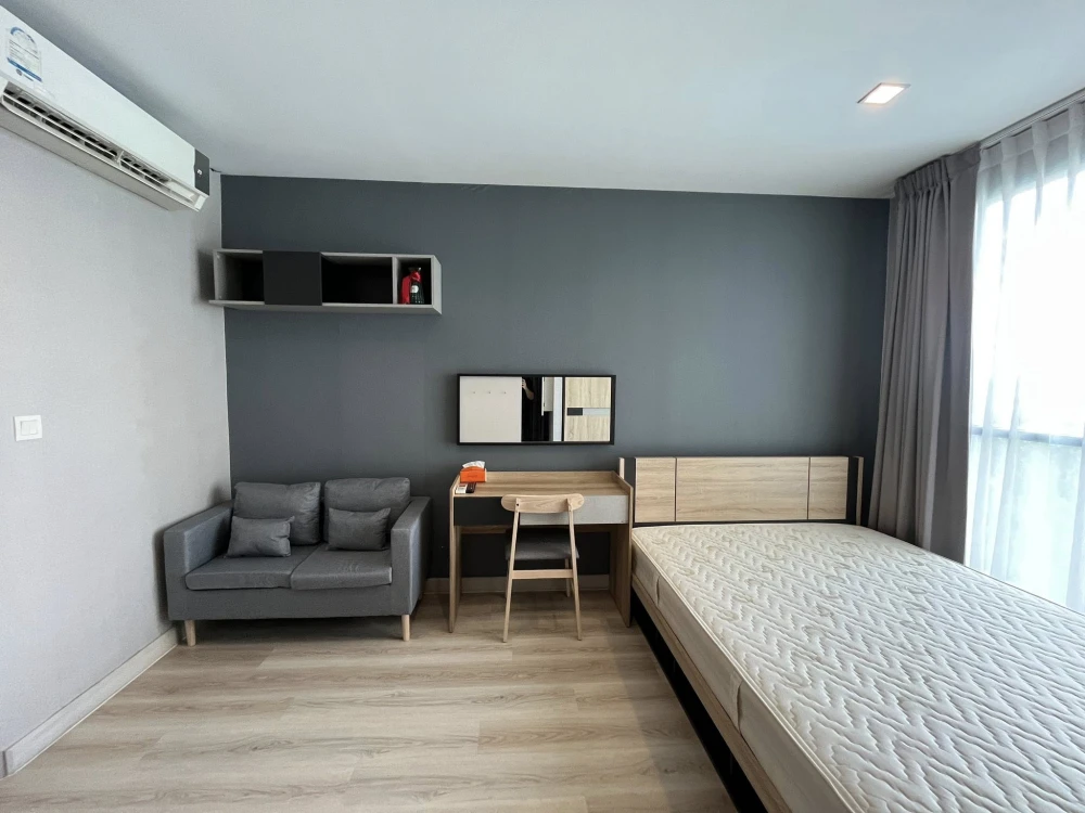 For sale or rent: Ideo Mobi Sukhumvit 81, studio room, fully furnished, swimming pool view, most beautiful on the floor, very livable.