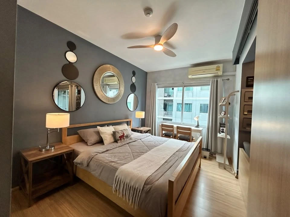 For sale or rent: A Space Play Ratchada-Sutthisarn. Beautifully decorated, luxurious and upscale unit in a prime location. Fully furnished. Book now!