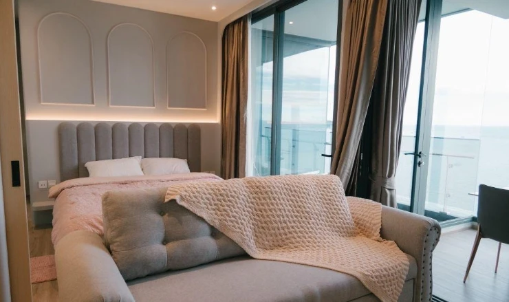 For sale, for rent, AROM WONGAMAT, 27th floor, sea view, fully furnished, nice to live in, hurry and reserve now, don't wait.