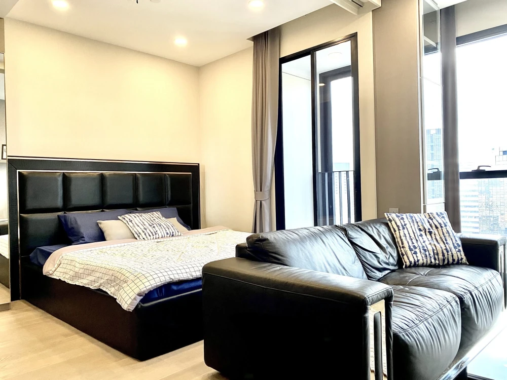 For rent: Ashton Chula-Silom, very high floor unit with beautiful, unblocked view and privacy. Beautifully decorated and ready to move in.