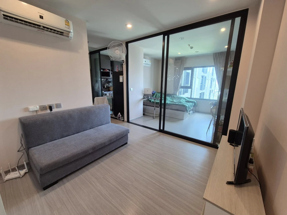 For sale, for rent, Aspire Erawan Prime, One bed room, ready to move in, cool and comfortable, receives wind all year round, has complete electrical a