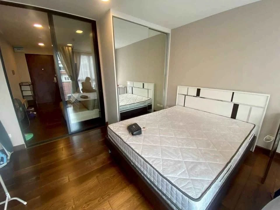 For sale or rent: Bangkok FELIZ Sathorn-Taksin, 1 bedroom, 1 bathroom, fully furnished, in a prime location. Don't miss this opportunity!