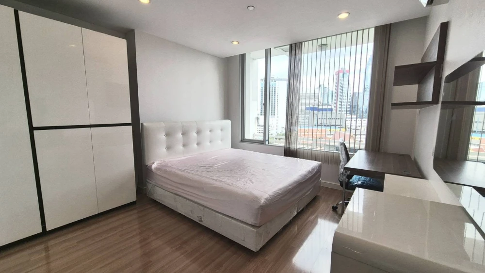 For sale or rent: Chamchuri Square Residence, 1 bedroom, spacious living area, great location, convenient transportation. Don't miss out!