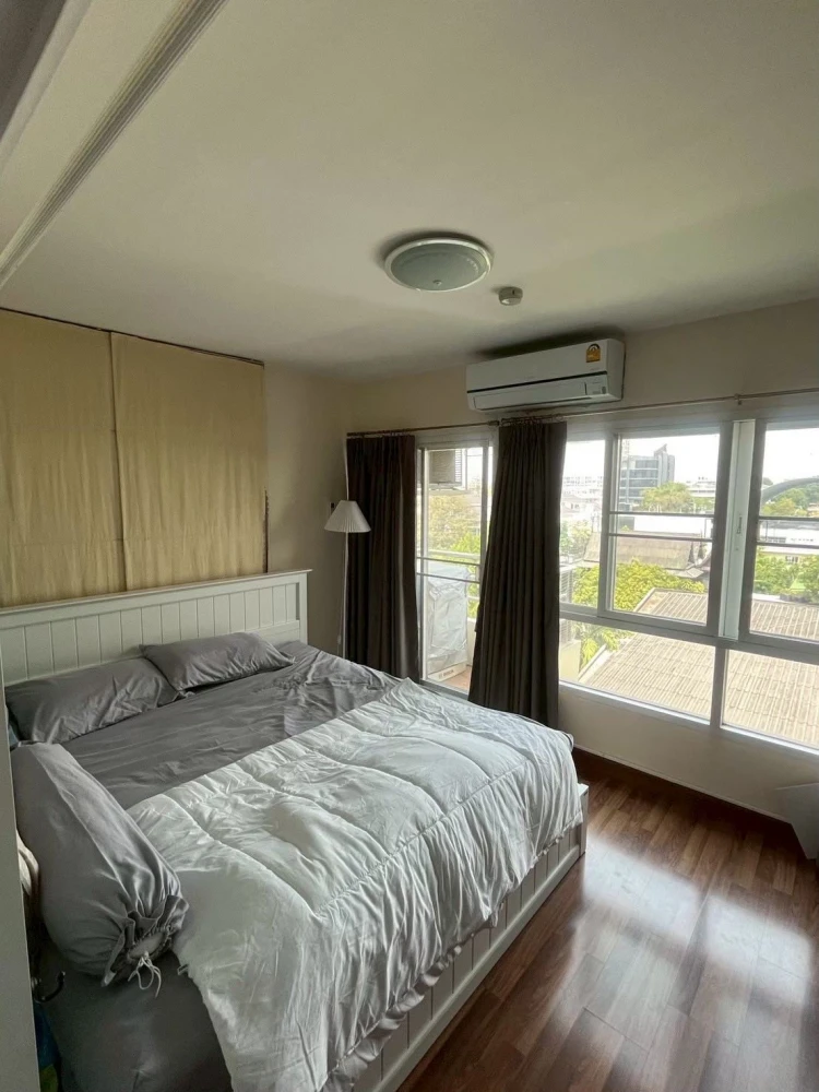For sale or rent: Chateau In Town Major Ratchayothin. Spacious rooms, peaceful condo with a home-like feel, panoramic balcony views. Book now!