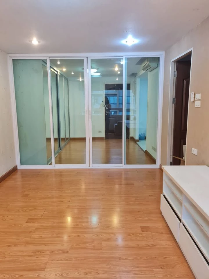 For sale, for rent: Chateau In Town Ratchada 17, very beautiful room with large built-in wardrobe, comfortable and not cramped, must reserve.
