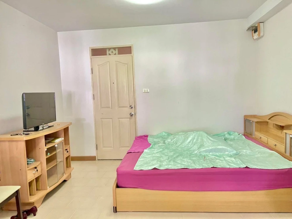 For sale or rent: City Home Ratchada-Pinklao. A lovely unit on the 3rd floor, fully furnished. What are you waiting for?