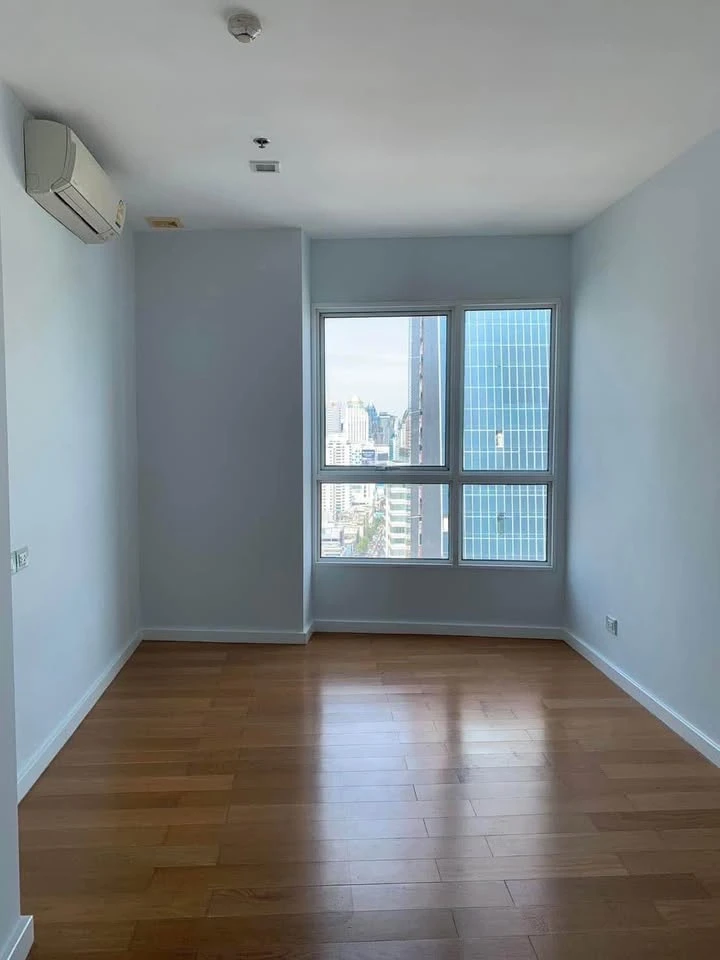 For sale, for rent Condolette Ize Ratchawithi, corner room, next to the garden, high floor, city view on the Paragon side, hurry and reserve now.