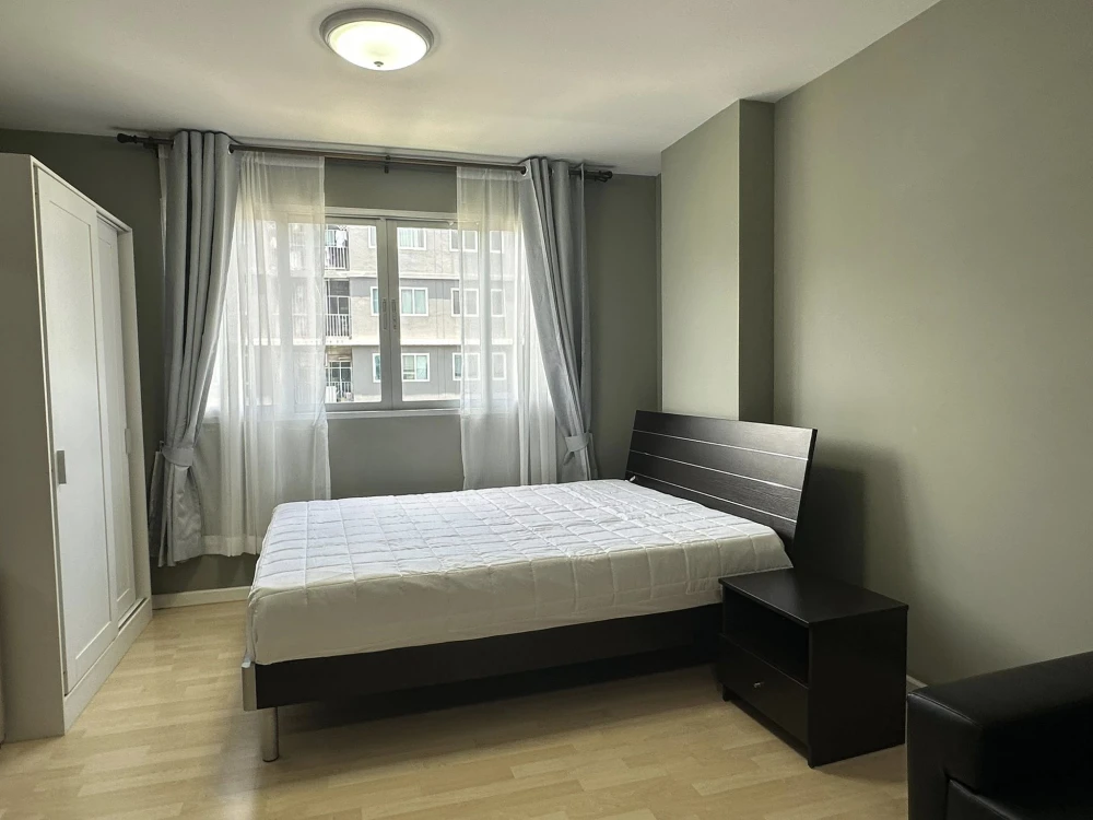 For sale or rent: Dcondo Onnut-Suvarnabhumi. Studio corner unit, quiet and peaceful, bedroom not adjacent to any other unit. Don't miss out!