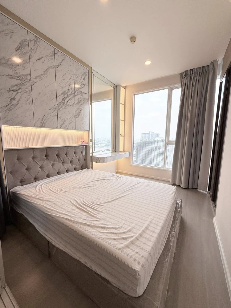 For sale or rent: De Lapis Charan 81. Beautifully decorated unit with high-quality built-in wall units and furniture. Don't miss out!