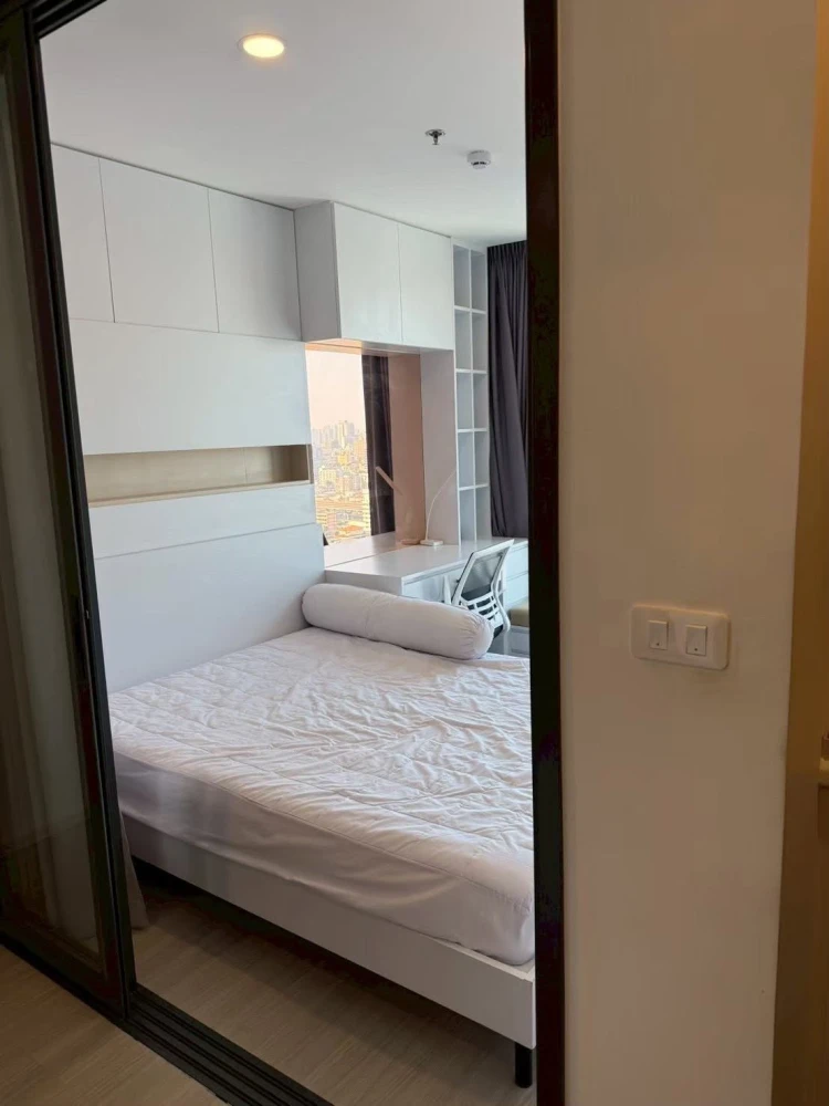 For sale or rent: DENIM JATUJAK, 1 bedroom, 1 bathroom, high-quality built-in furniture. Move-in ready!