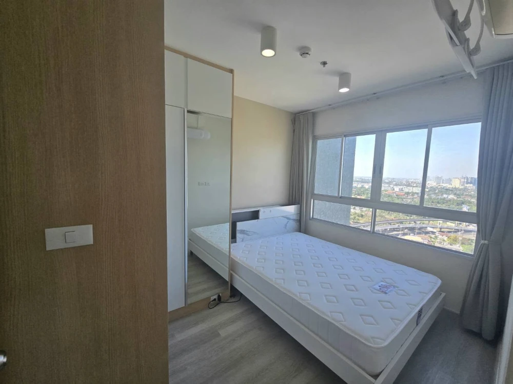 For sale or rent: ELIO SATHORN-WUTTHAKAT, 1 BED PLUS corner unit, next to fire escape, enclosed kitchen with balcony. Reservation required.