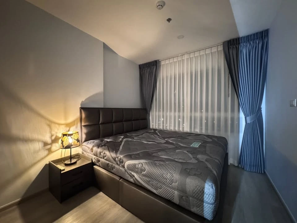 For sale or rent: Elio Sathorn-Wutthakat, 1 bedroom, 1 bathroom. Decorated in a coordinated color scheme and fully furnished. Don't miss out!