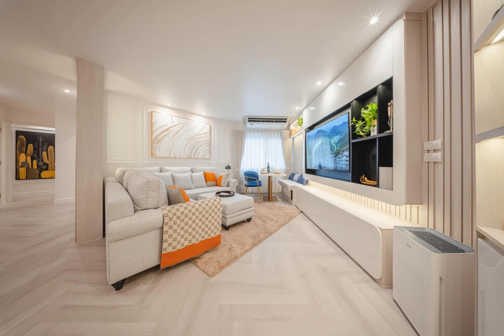For sale, for rent, Fortune condo town 2 rooms, beautifully decorated built-in throughout the room, very spacious area, if you don't book, you'll real