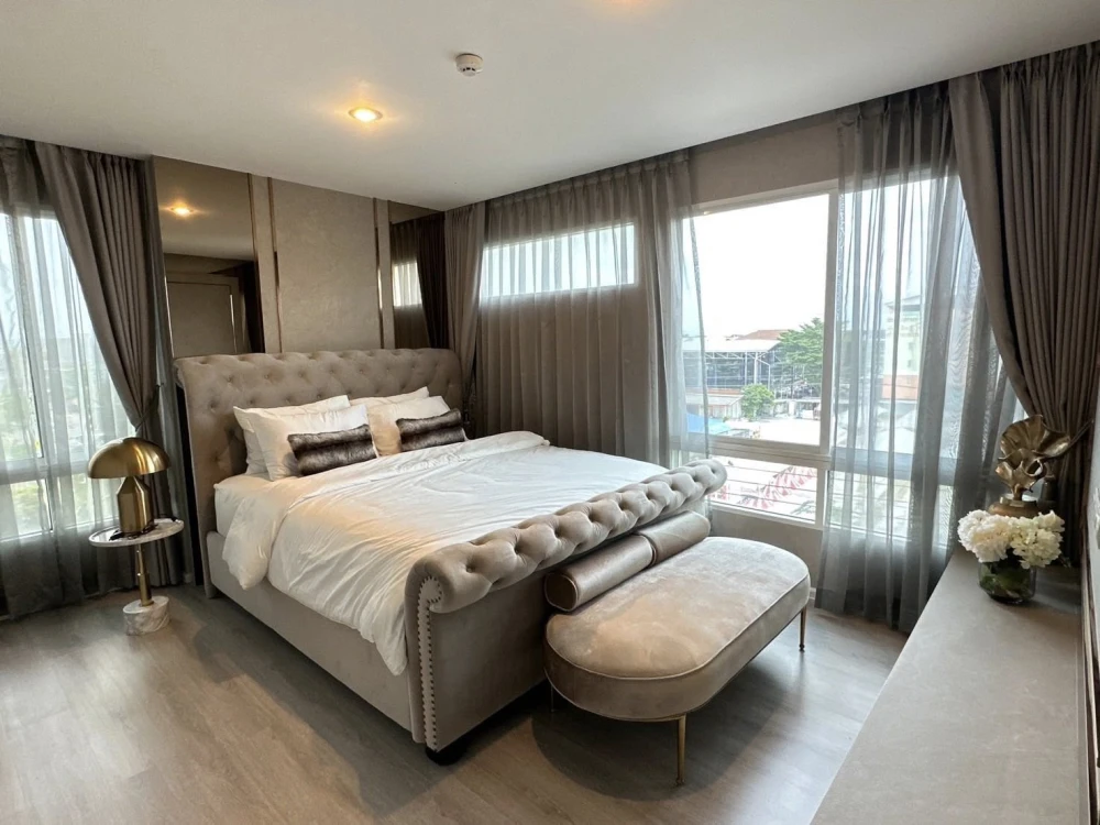 For sale or rent: Happy Condo Ladprao 101. Fully furnished unit with spacious living area, 4th floor, pool view, and large balcony. Book now!