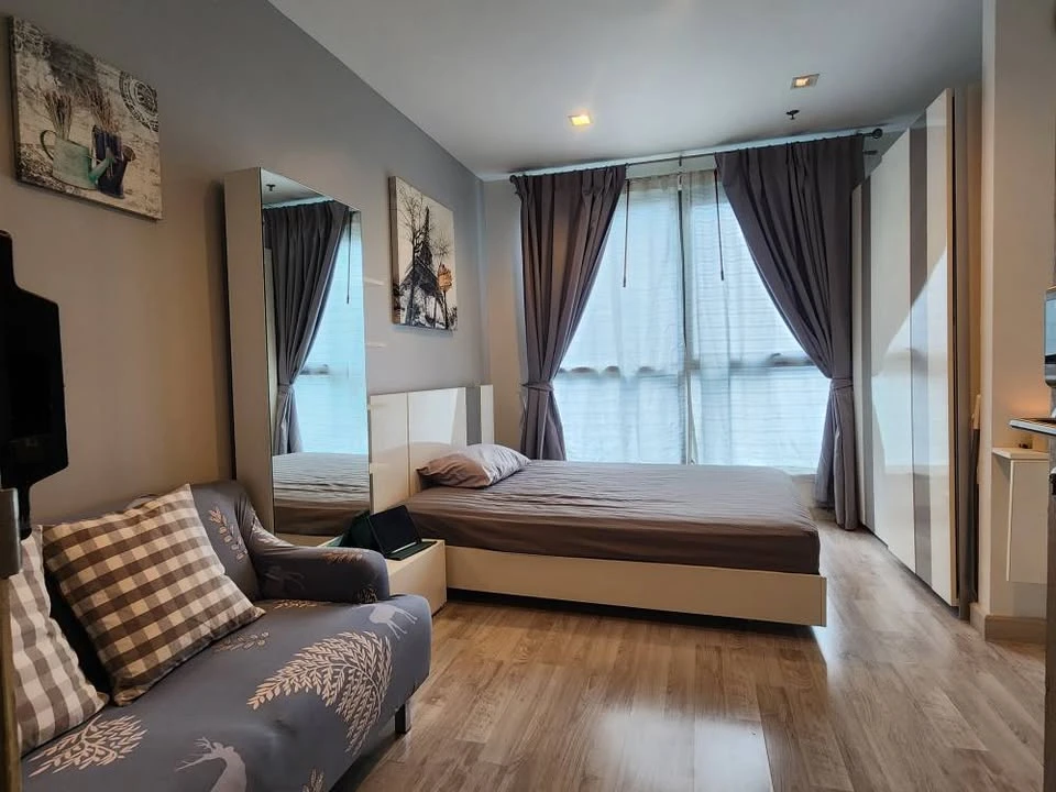 For sale or rent: Ideo Mobi Rama 9, 9th floor, swimming pool view, good breeze, unblocked view, with electrical appliances. Don't miss out or you'll r