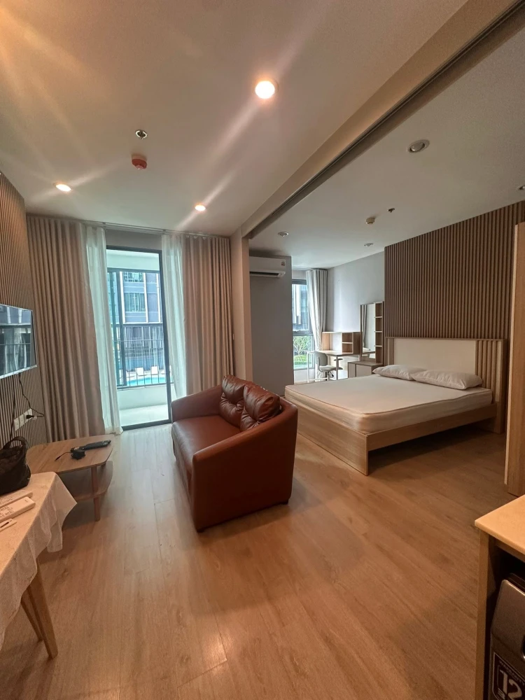 For sale or rent: Ideo Q Chula–Samyan 1-bedroom unit. Great location, pool view, convenient transportation. Don't just look, book now!