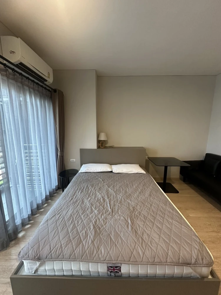 For sale/rent Ideo sathorn wongwian yai, very beautiful room, 17th floor, city view, very good atmosphere. The room is ready. Hurry up.