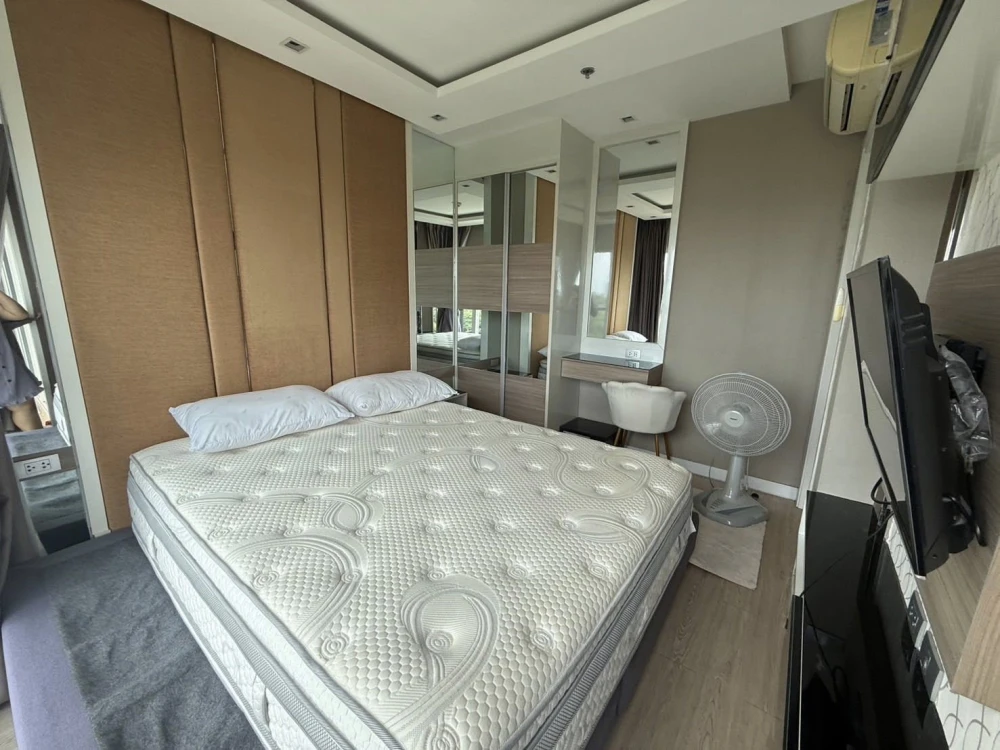 For sale or rent: La Santir (Jomtien), fully furnished with built-in furniture throughout the room. The view is very pleasing to the eye. Don't just l