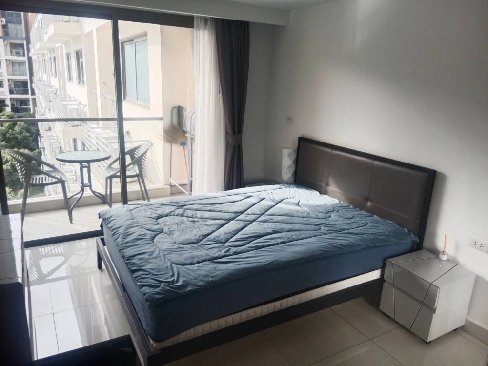 For sale or rent: Laguna Beach Resort 2 (Jomtien), swimming pool view room, fully furnished, ready to move in immediately.