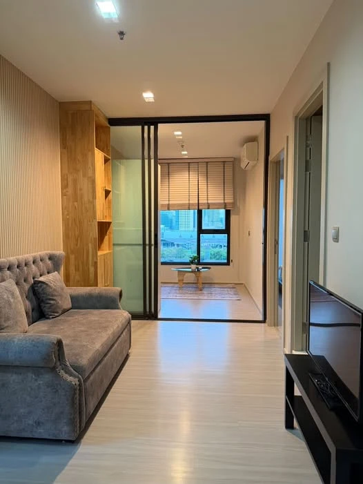 For Sale/Rent: Life Asoke-Rama 9. A private corner unit offering excellent living space—this is an opportunity you definitely shouldn't miss.